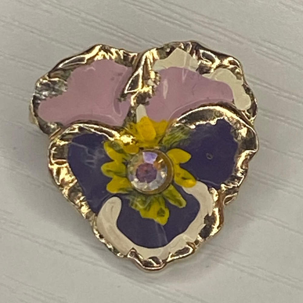 Vintage flower brooch/pin